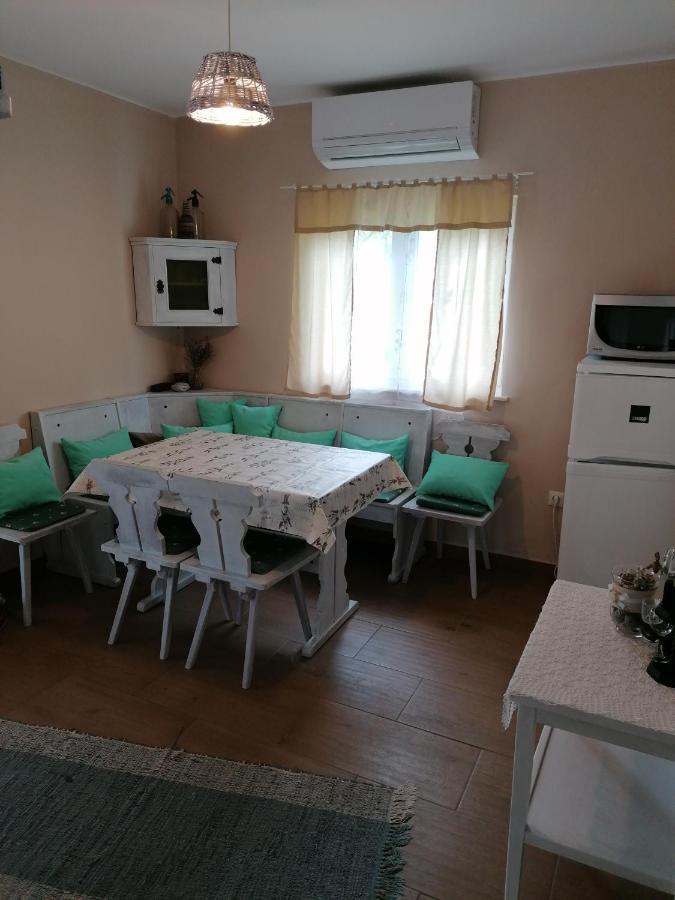 Menta Apartman Mezőkövesd Exteriör bild