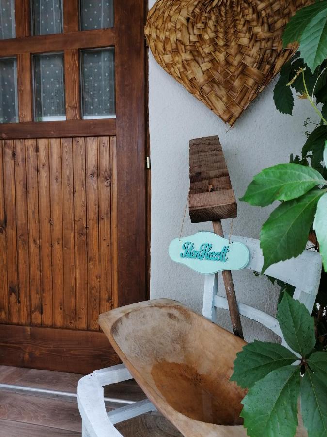 Menta Apartman Mezőkövesd Exteriör bild