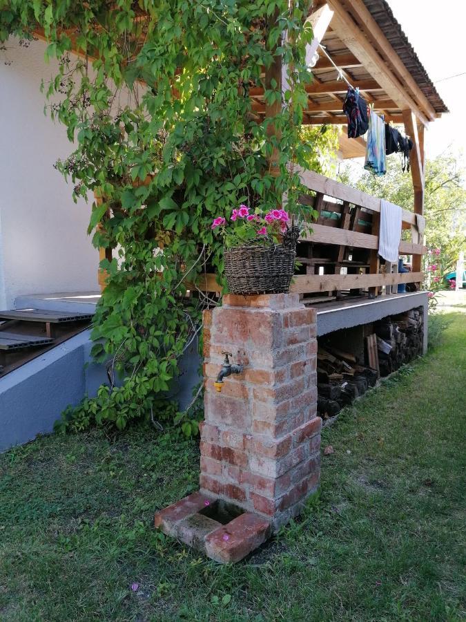 Menta Apartman Mezőkövesd Exteriör bild