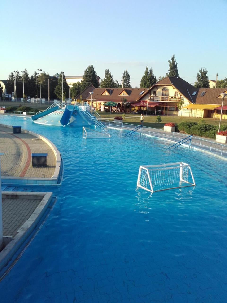 Menta Apartman Mezőkövesd Exteriör bild